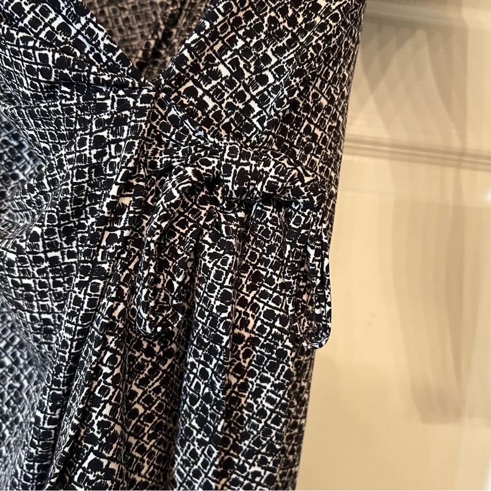 Anne Klein Faux Wrap Top Black & White Size S - Picture 3 of 8
